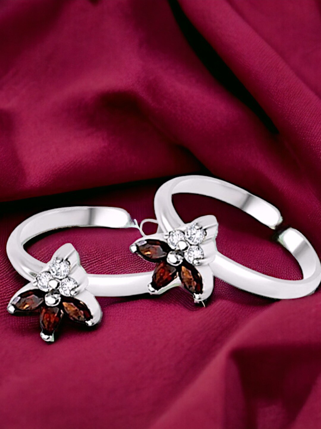 

Taraash Set Of 2 925 Sterling Silver CZ Studded Floral Shaped Toe Rings