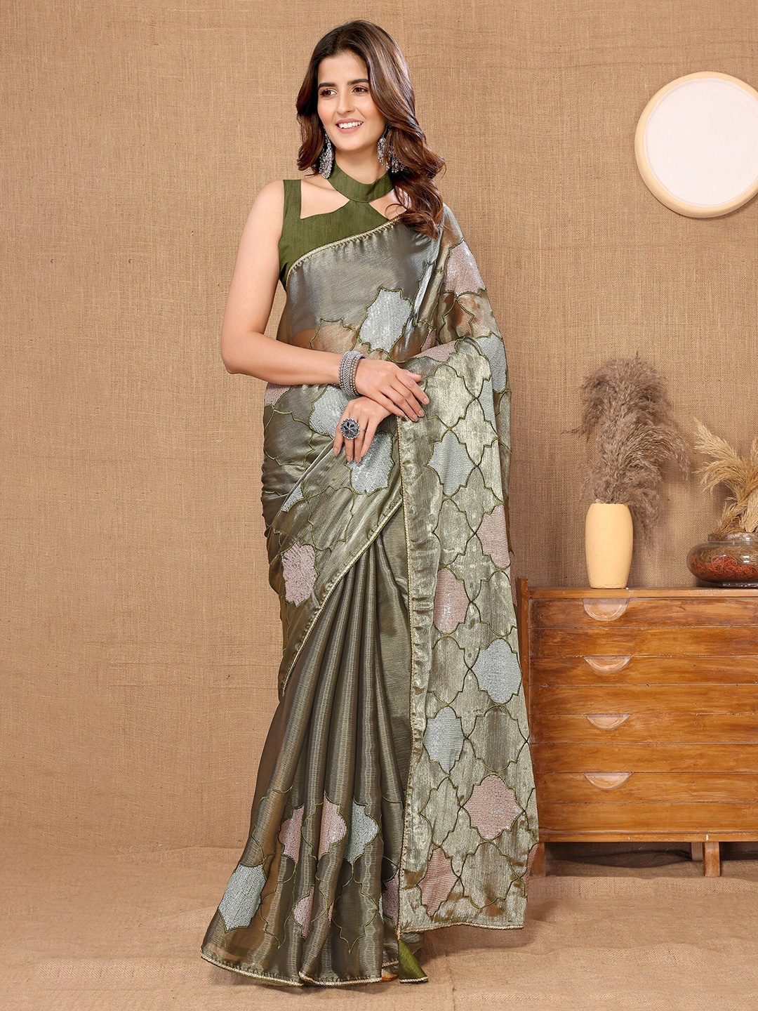 

FABMORA Ethnic Motifs Embroidered Sequinned Detailed Organza Saree, Green