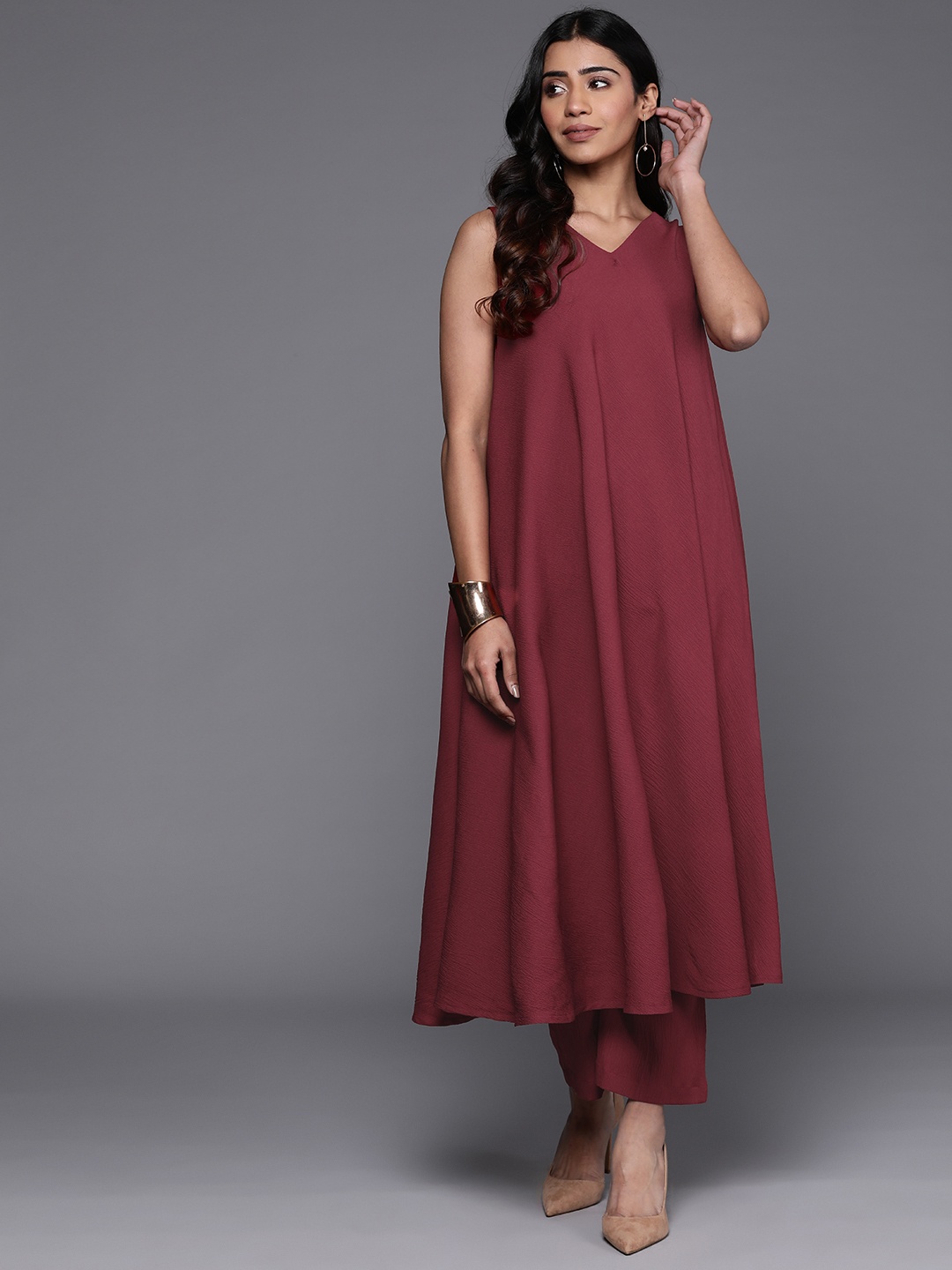 

Varanga Pleated Silk Crepe Kurta with Trousers, Maroon