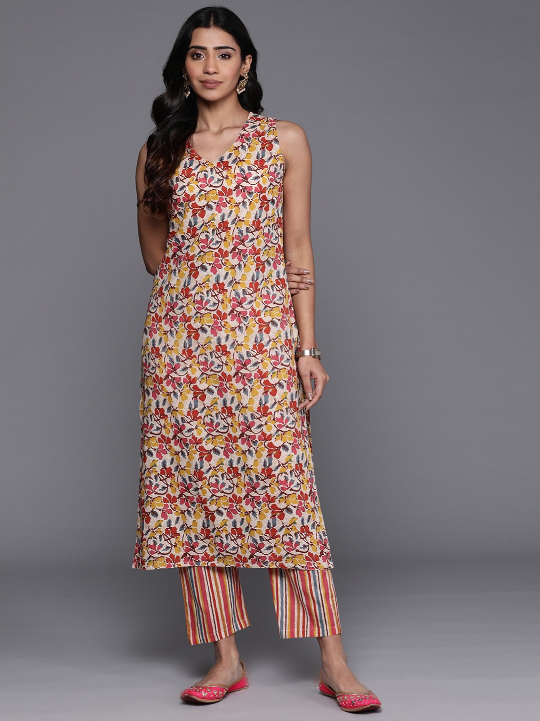 

Varanga Floral Printed Regular Pure Cotton Kurta with Trousers, Multi