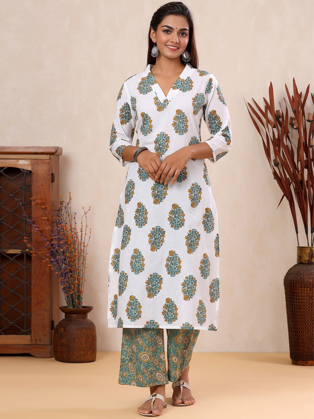 

mirari Floral Printed V Neck Straight Kurta with Palazzo, White