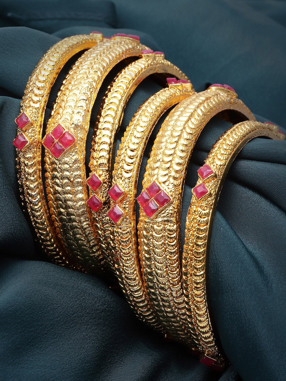 

Sukkhi Set Of 6 Gold-Plated Stone Studded Bangles