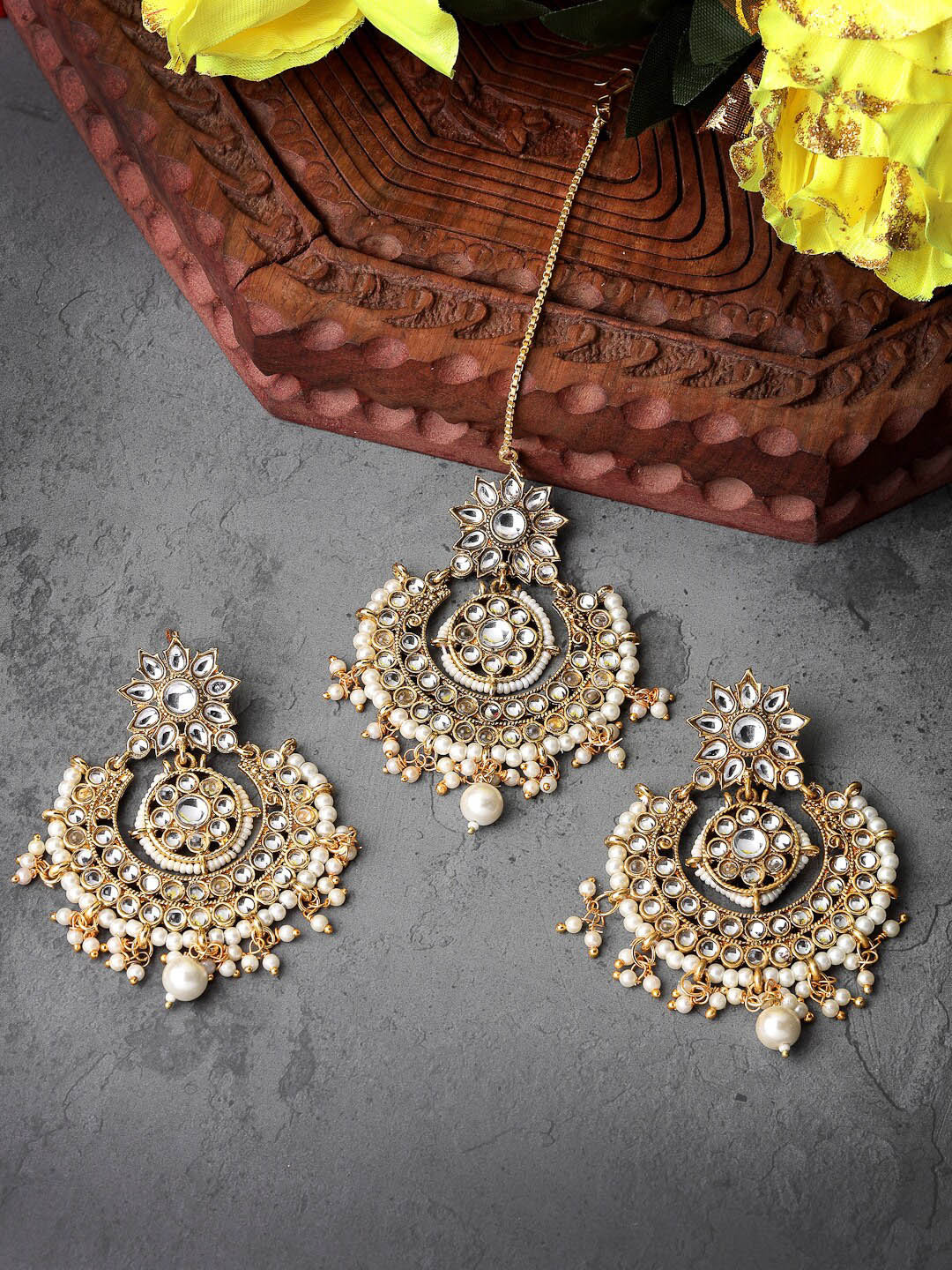 

Sukkhi Gold Plated Floral Kundan & Beaded Jewellery Set