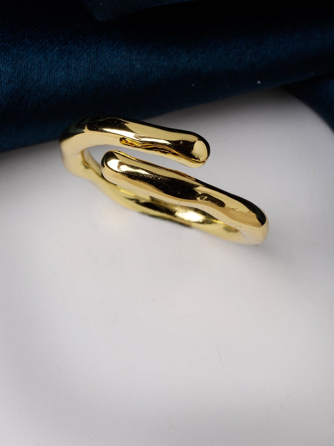 

Scintillare By Sukkhi Gold-Plated Textured Finger Ring