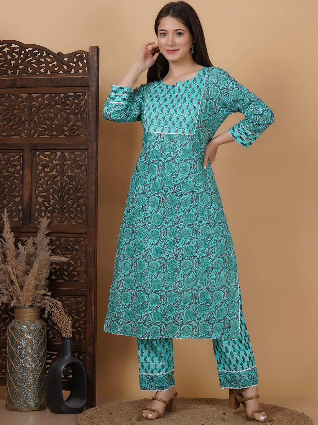 

MEERA FAB Ethnic Motifs Yoke Design Keyhole Neck Pure Cotton Kurta With Trouser & Dupatta, Green
