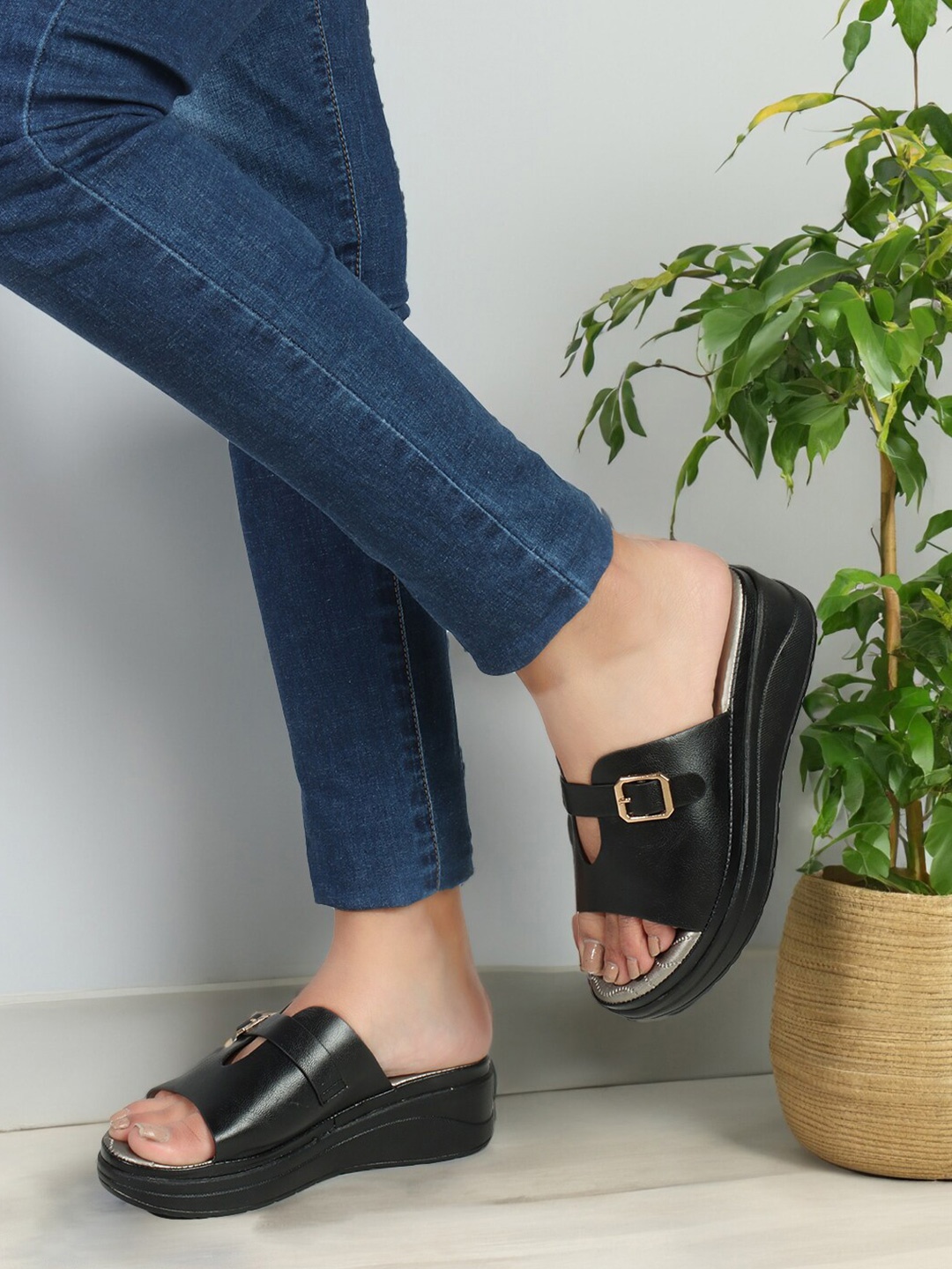 

ICONICS Open Toe Buckle Detail Flatform Heeled Mules, Black