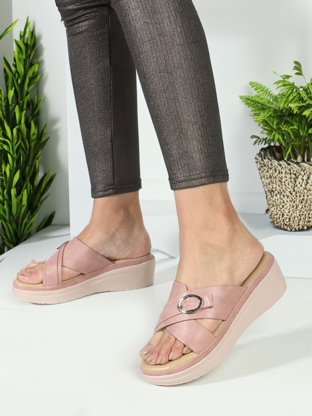 

ICONICS Textured Open Toe Buckles Detail Flatform, Peach