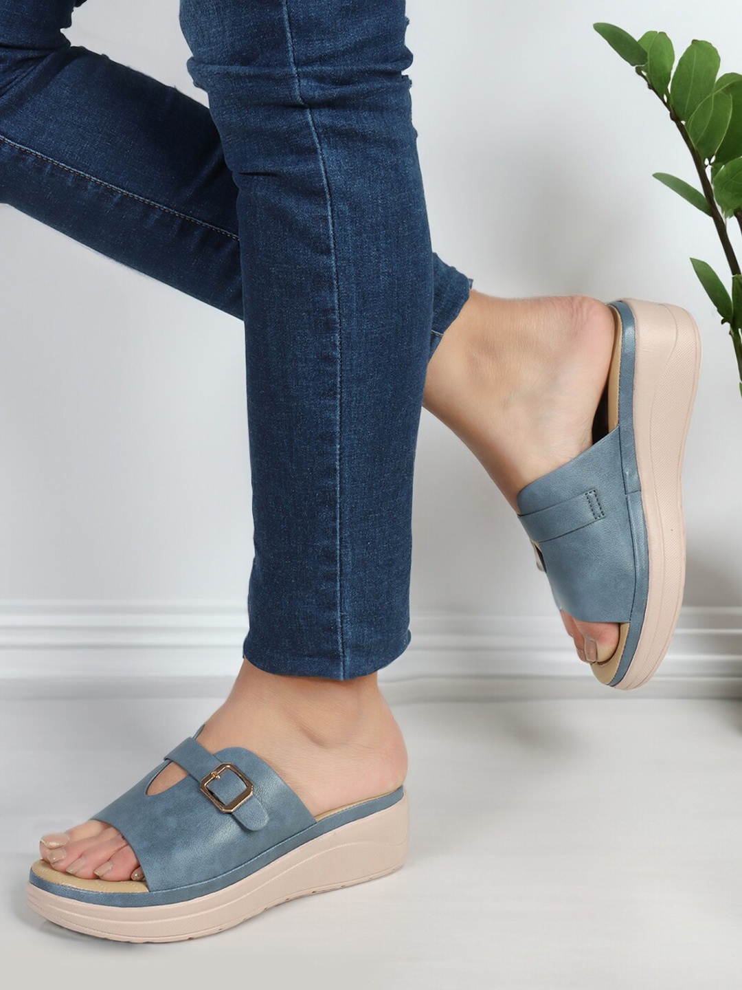 

ICONICS Open Toe Buckles Detail Flatform Heeled Mules, Blue