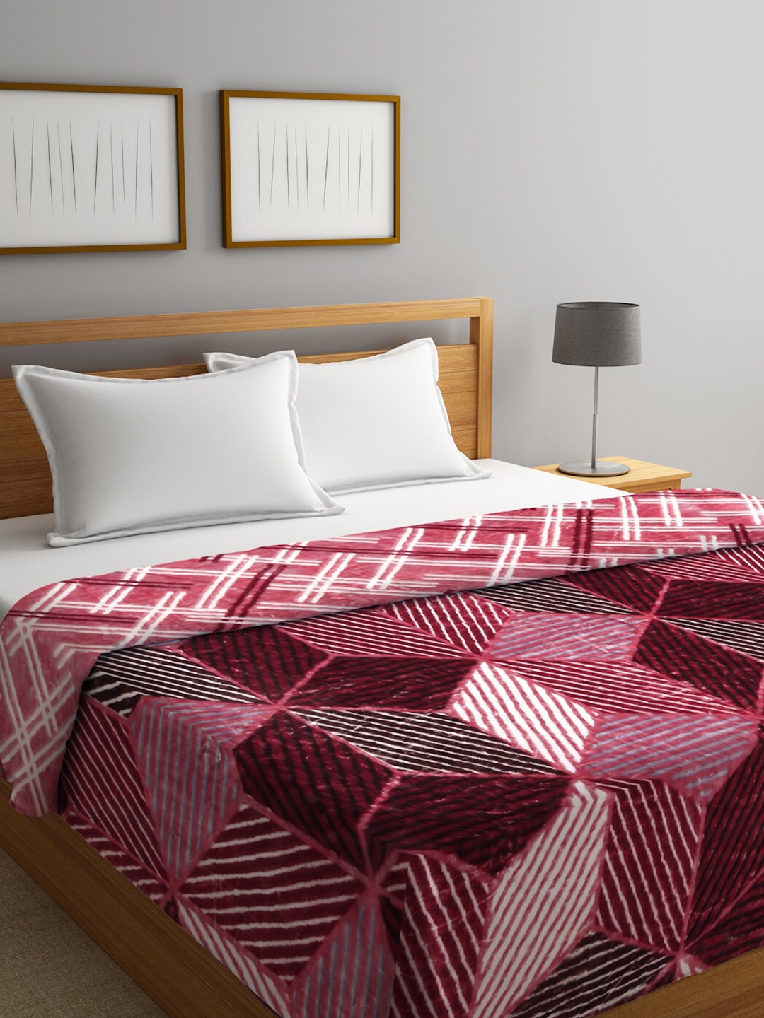 

KLOTTHE Red & White Geometric Printed Heavy Winter 1000 GSM Double Bed Blanket