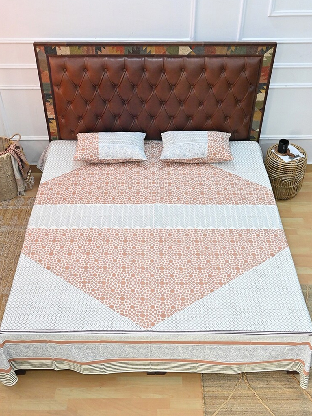 

Art Avenue White & Peach Geometric Cotton 120 TC Crib Bedsheet With 2 Pillow Covers