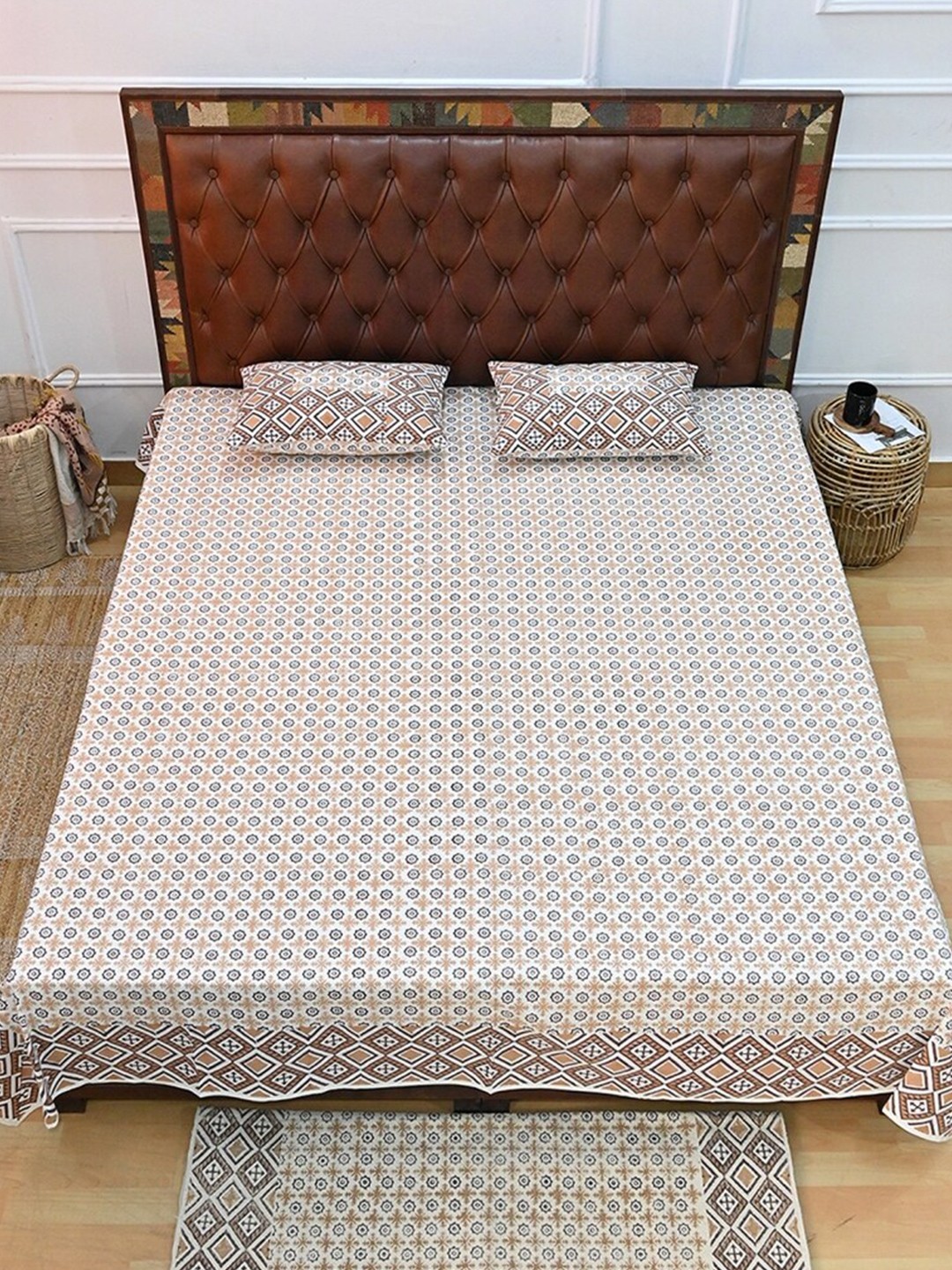 

Art Avenue White & Brown Geometric Cotton 120 TC Crib Bedsheet With 2 Pillow Covers