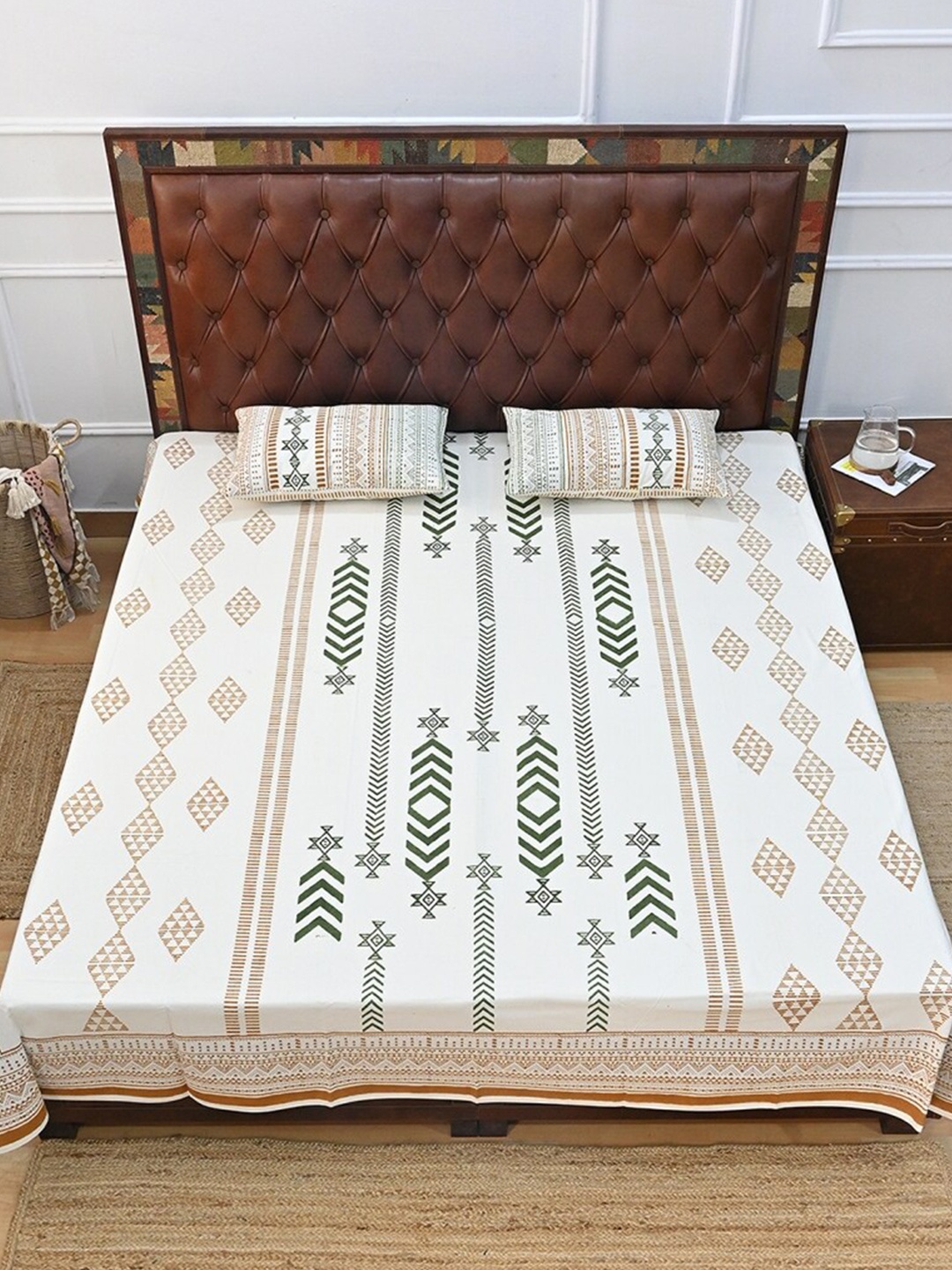 

Art Avenue White & Brown Geometric Cotton 120 TC Crib Bedsheet with 2 Pillow Covers