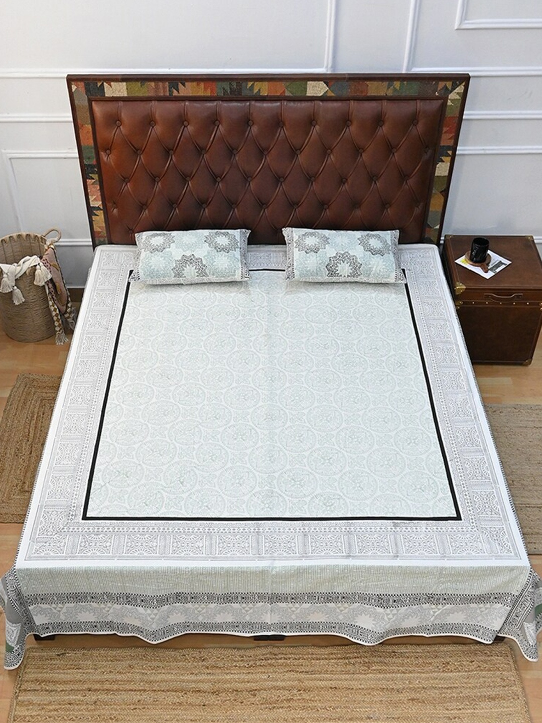 

Art Avenue White & Grey Geometric Cotton 120 TC Crib Bedsheet with 2 Pillow Covers, Green