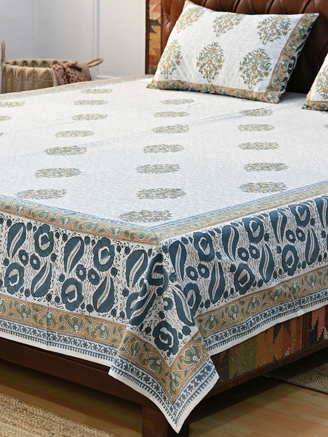 

Art Avenue White & Green Floral Cotton 120 TC Crib Bedsheet with 2 Pillow Covers