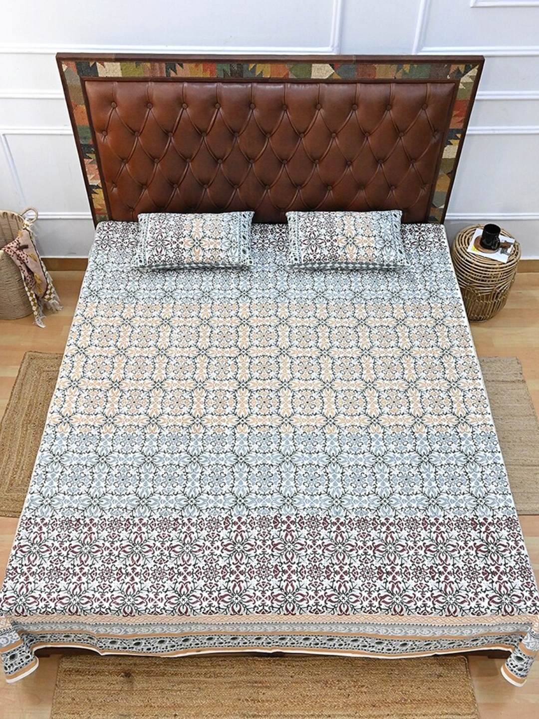

Art Avenue Grey & White Geometric Cotton 120 TC Crib Bedsheet With 2 Pillow Covers