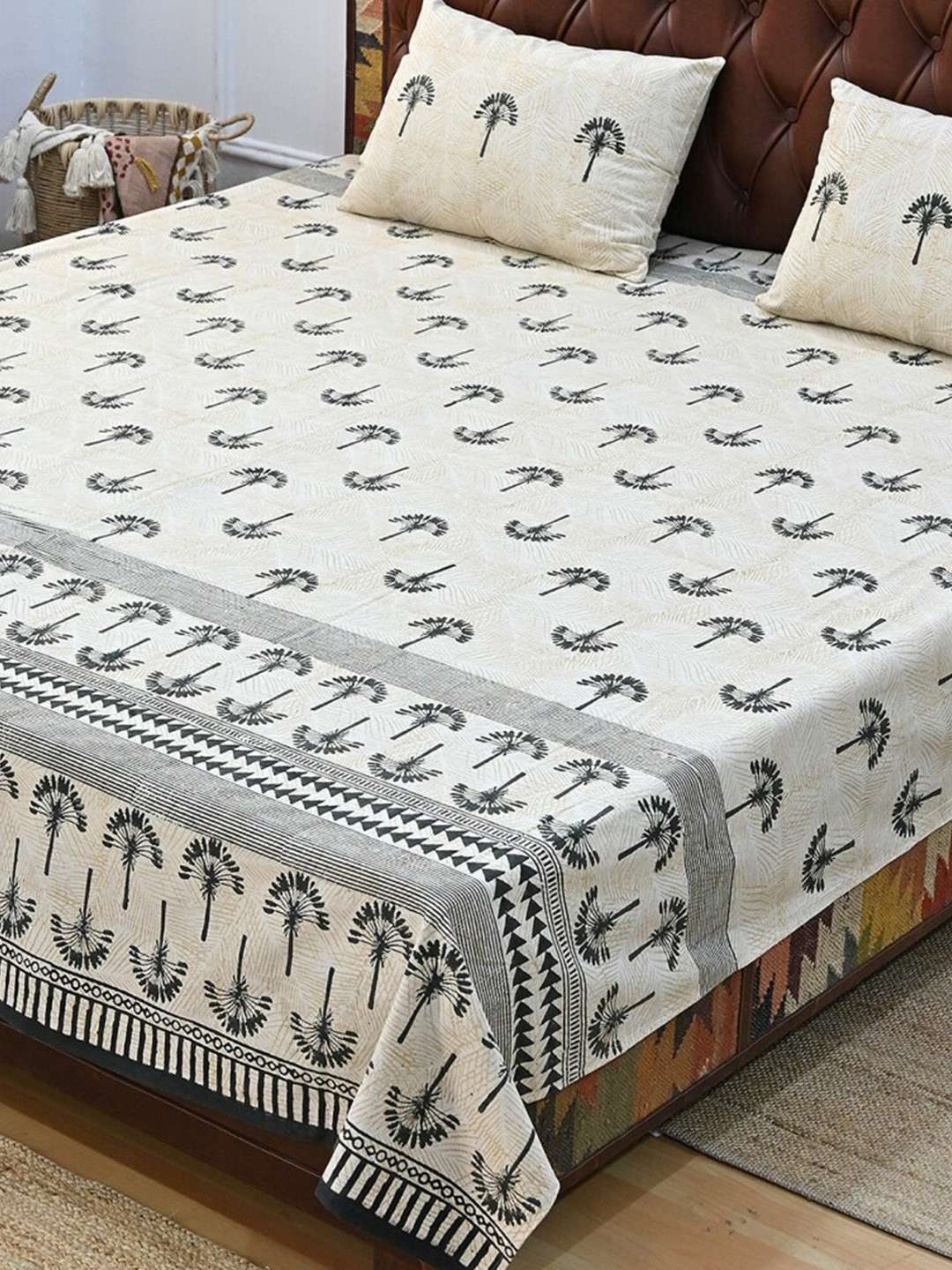 

Art Avenue Cream & Grey Geometric Cotton 120 TC Crib Bedsheet With 2 Pillow Covers