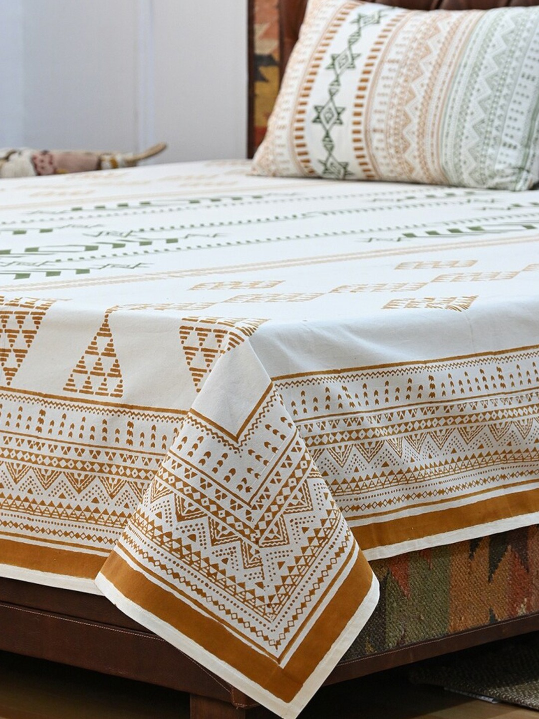 

Art Avenue White & Brown Geometric Cotton 120 TC Crib Bedsheet with 2 Pillow Covers