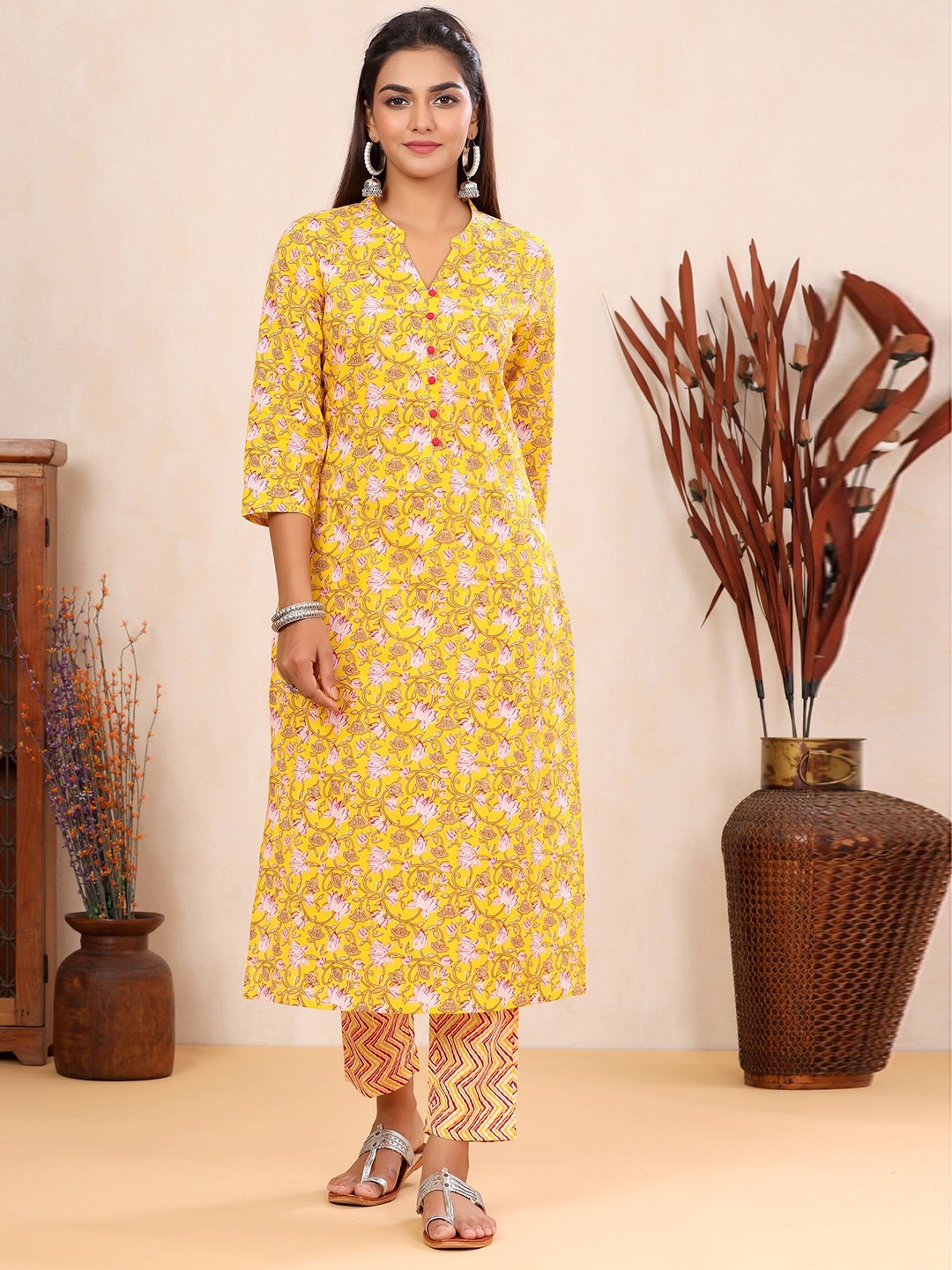 

mirari Women Floral Printed Mandarin Collar Pure Cotton Kurta With Pant, Yellow