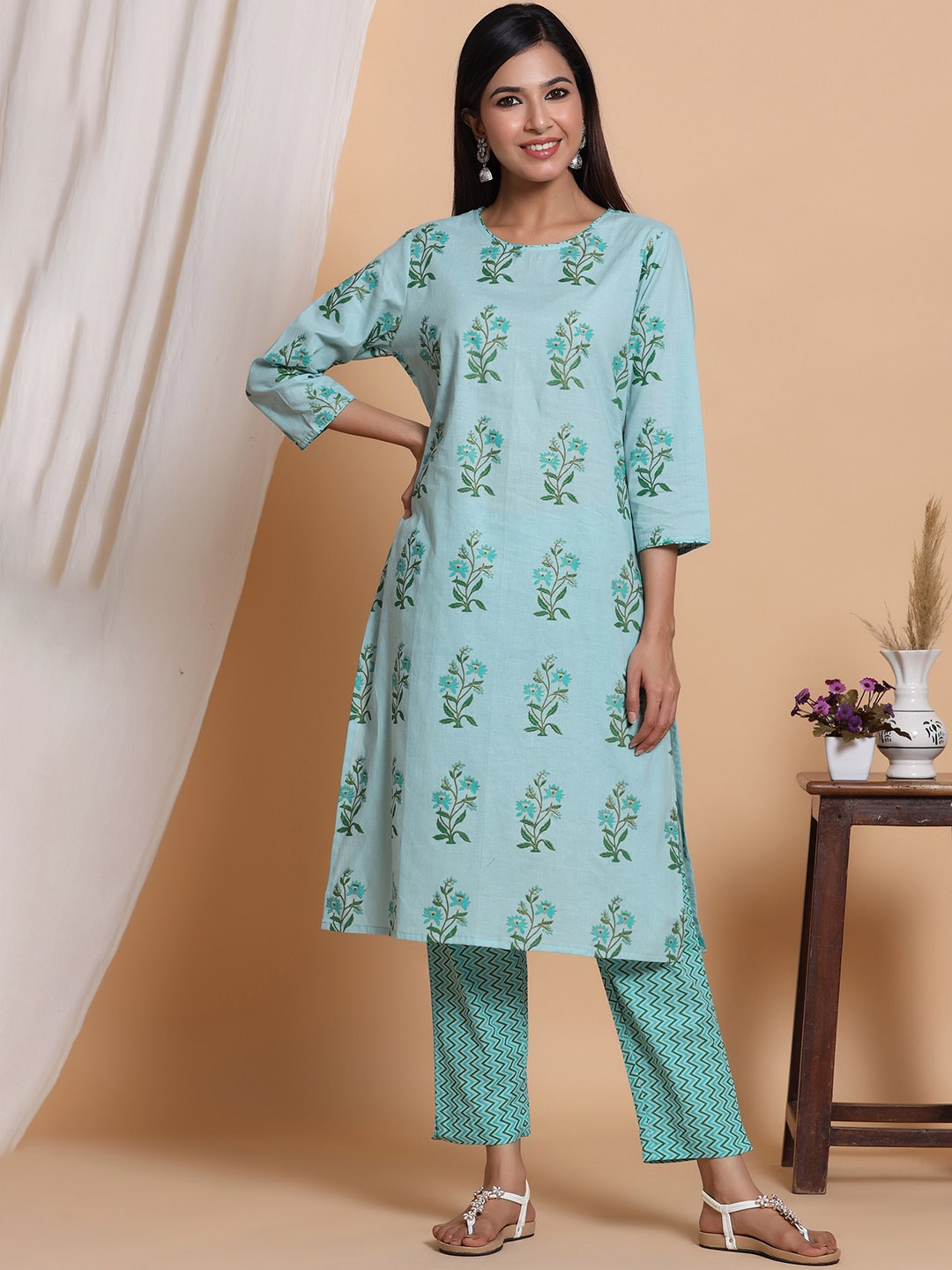 

mirari Floral Printed Round Neck Straight Kurta with Pyjamas, Turquoise blue