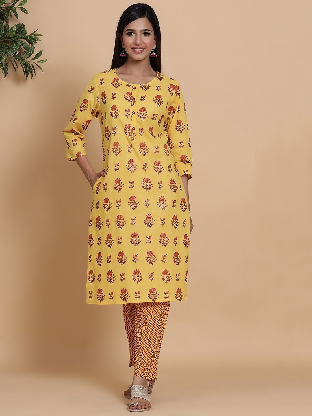

mirari Floral Printed Round Neck Straight Kurta with Pyjamas, Yellow