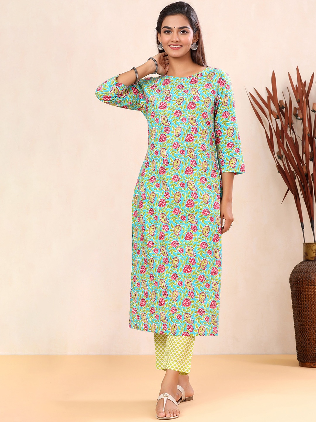 

mirari Floral Printed Round Neck Straight Kurta with Pyjamas, Blue