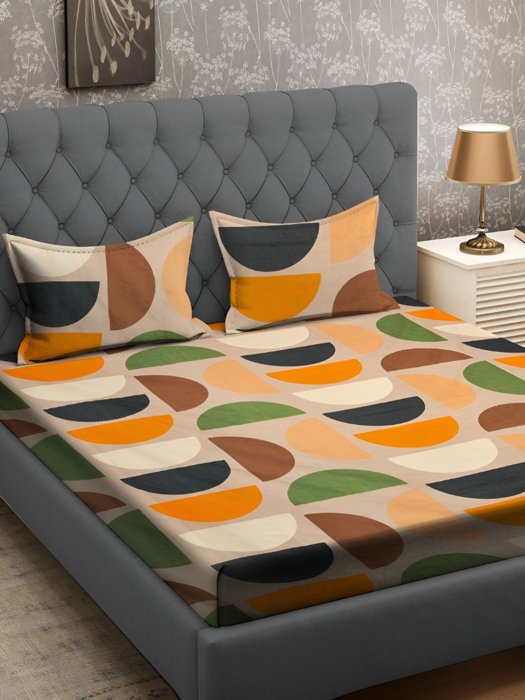 

RRC Orange & Green Geometric 144 TC Queen Bedsheet with 2 Pillow Covers