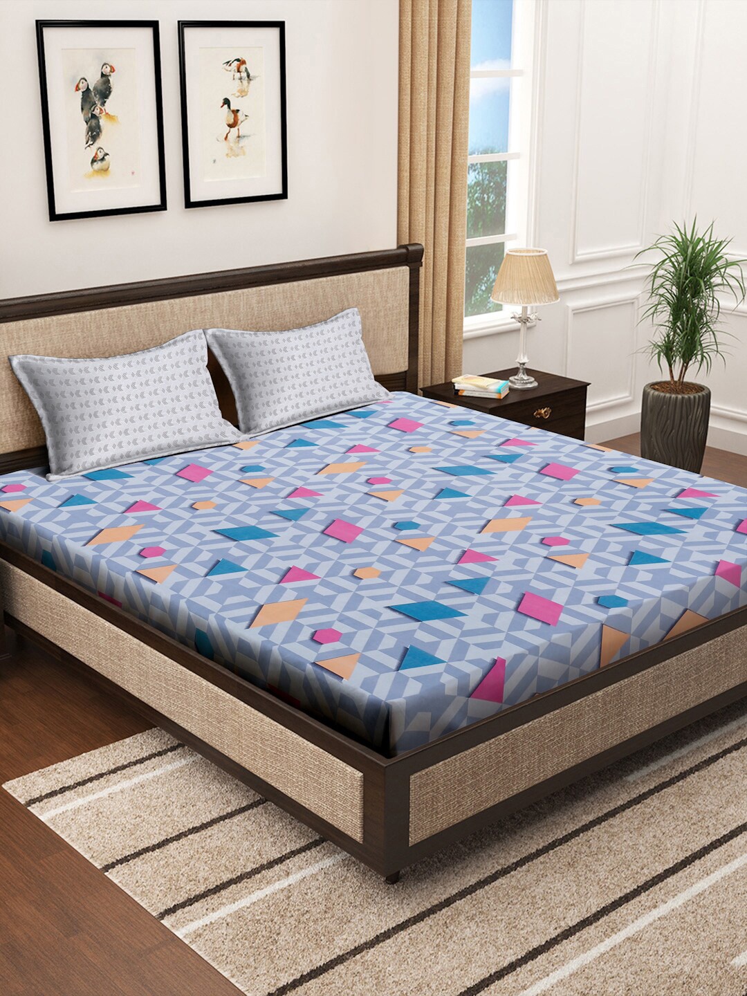 

KLOTTHE Blue & Pink Geometric Printed 300 TC Fitted Double King Bedsheet Set