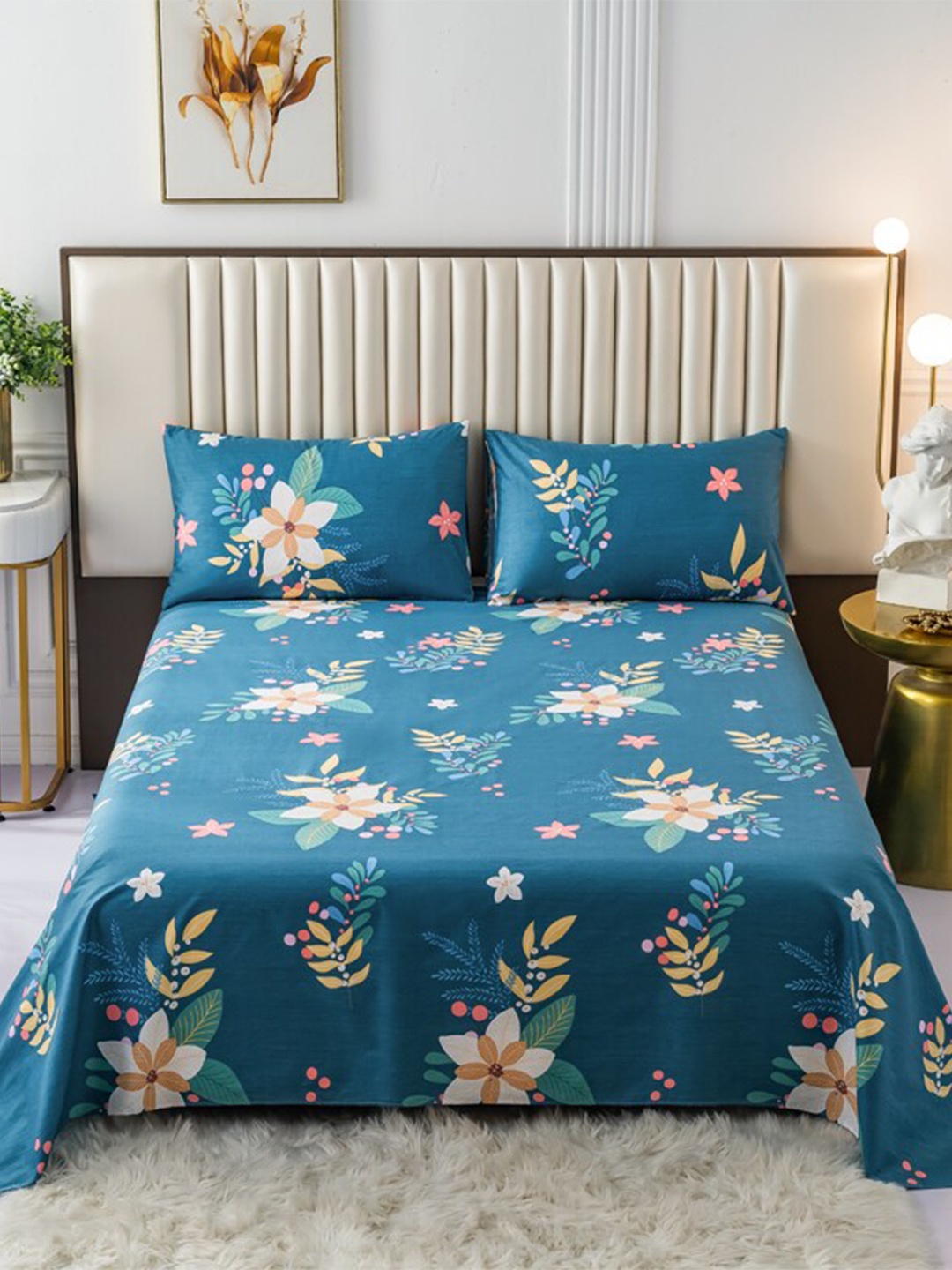 

JC HOME White & Blue 200 TC Cotton King Bedsheet with 2 Pillow Covers