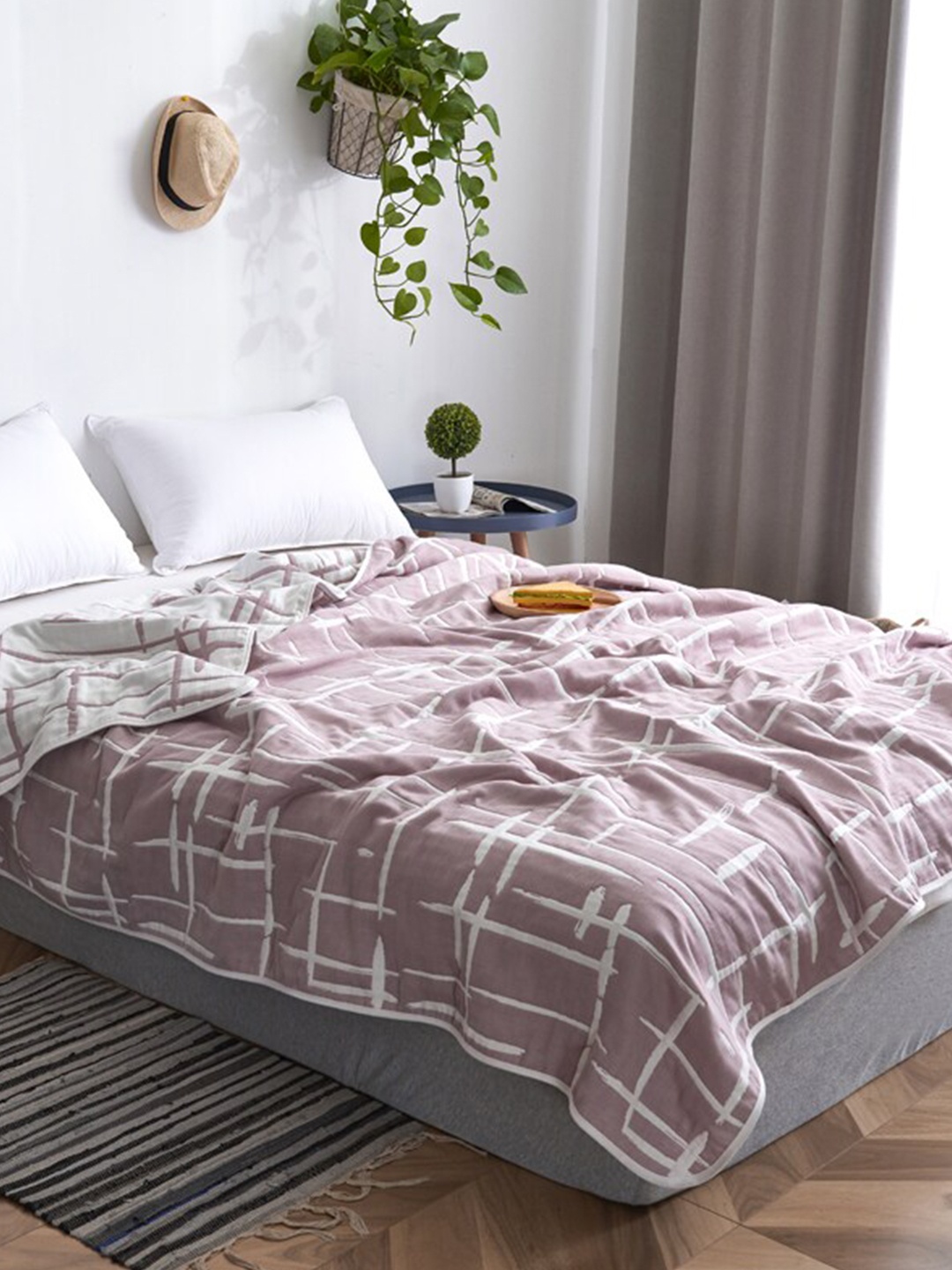 

JC HOME Pink White Geometric AC Room Single Bed Quilt