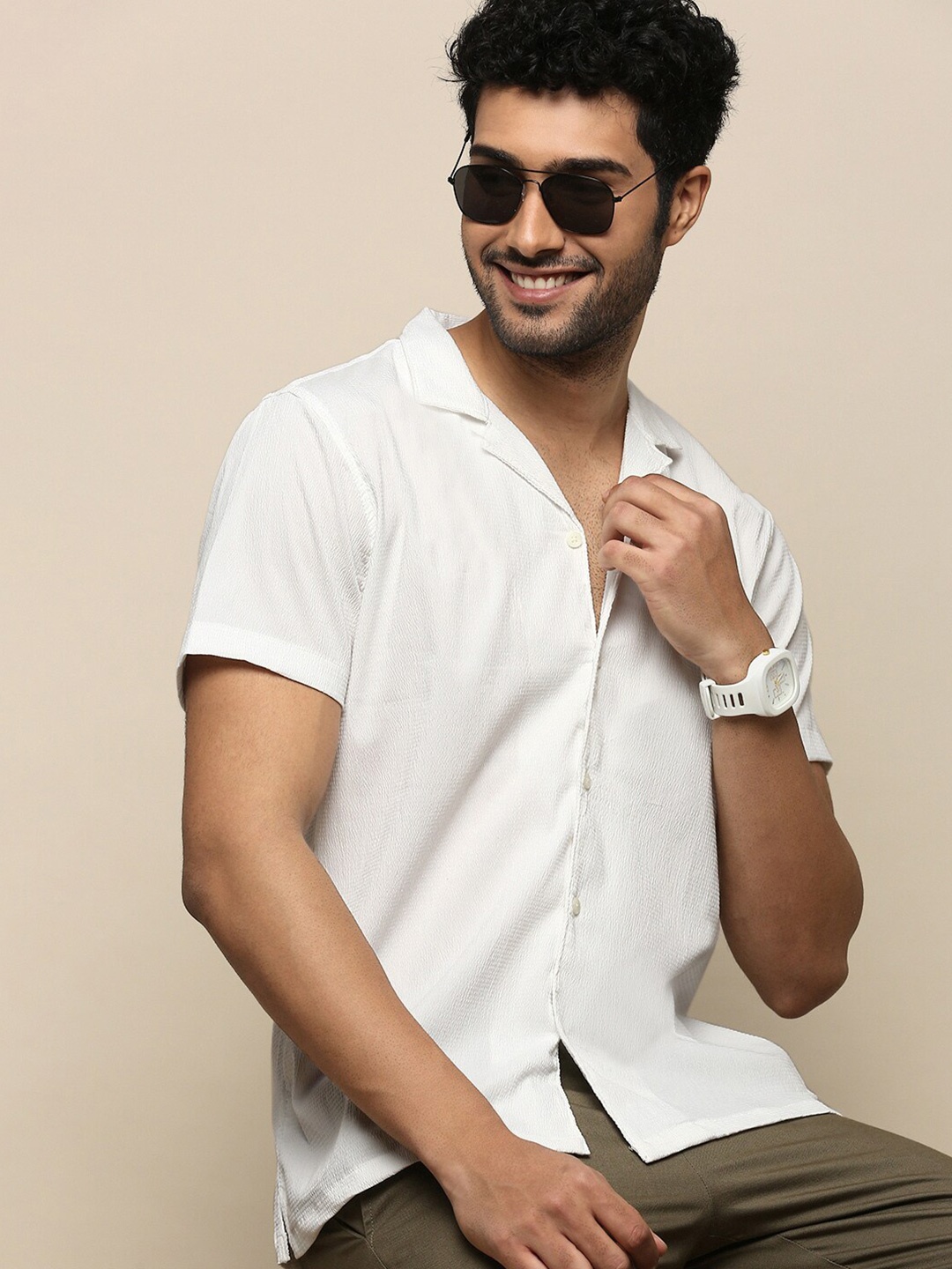 

INVICTUS Club Slim Fit Textured Cuban Collar Cotton Seersucker Casual Shirt, White