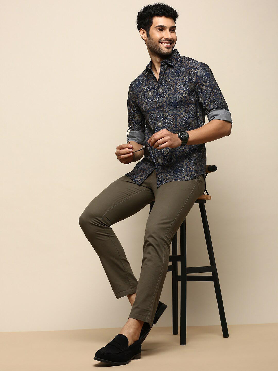 

INVICTUS Club Slim Fit Ethnic Motifs Printed Cotton Casual Shirt, Navy blue