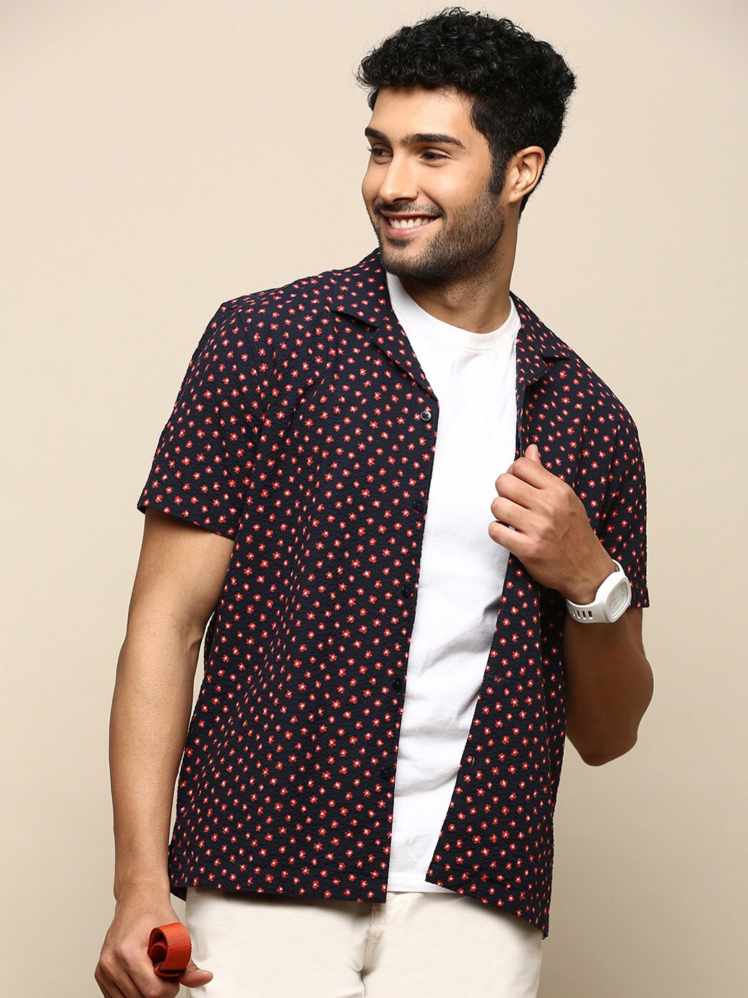 

INVICTUS Club Slim Fit Floral Printed Cuban Collar Seersucker Weave Cotton Casual Shirt, Navy blue