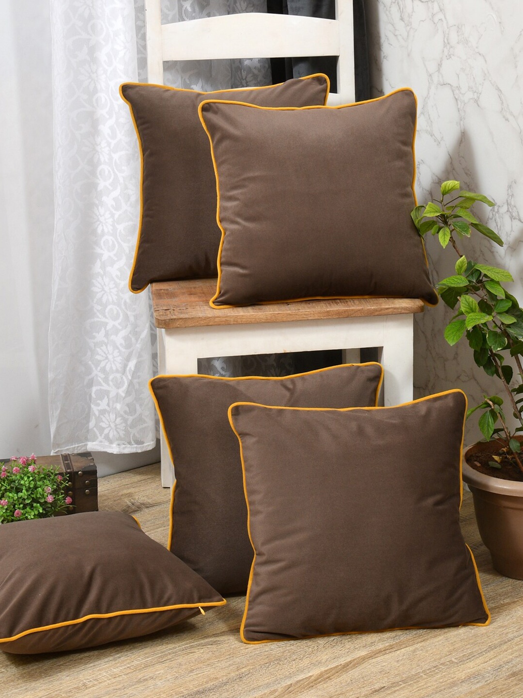 

Clasiko Brown & Yellow 5 Pieces Velvet Square Cushion Covers