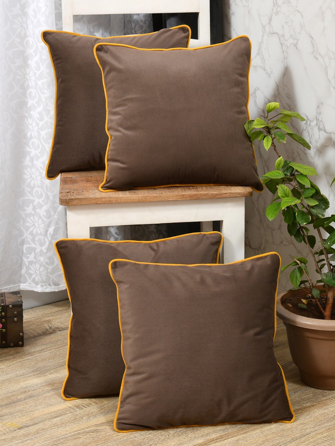 

Clasiko Brown & Yellow 4 Pieces Velvet Square Cushion Covers