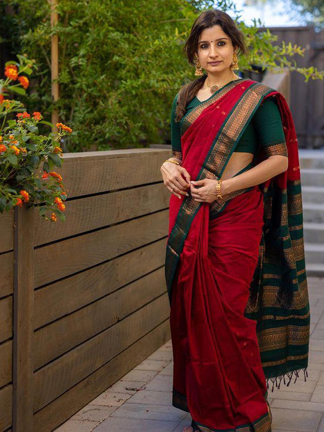 

bansari textiles Zari Jute Cotton Banarasi Saree, Red