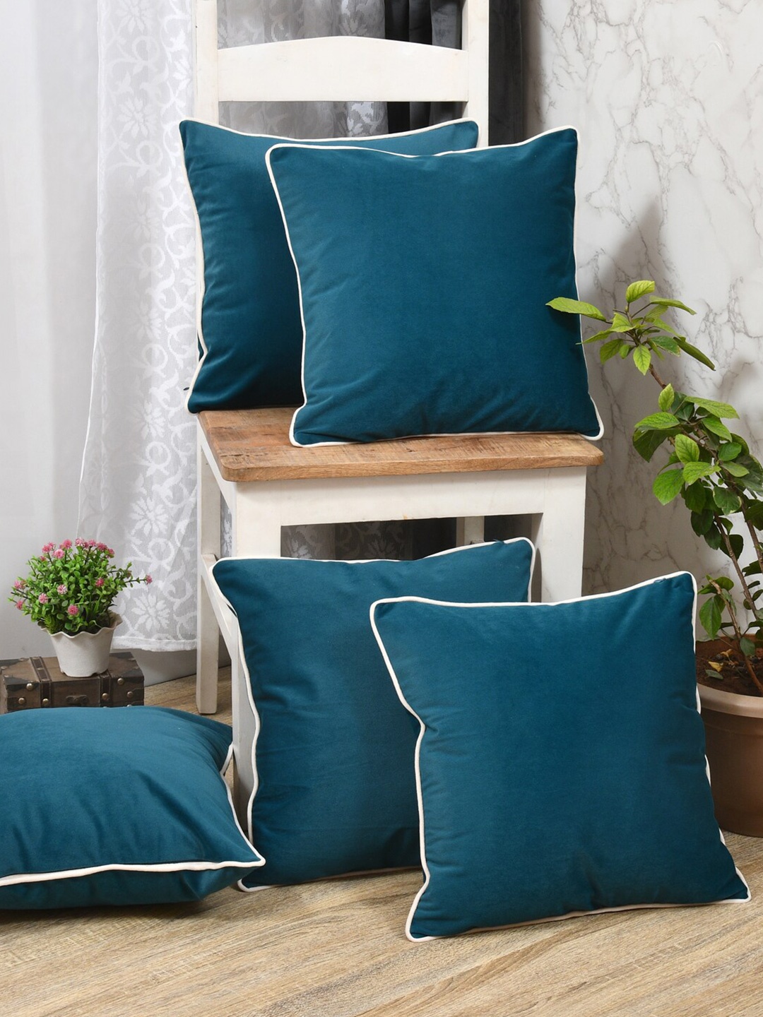 

Clasiko Teal & White 5 Pieces Velvet Square Cushion Covers