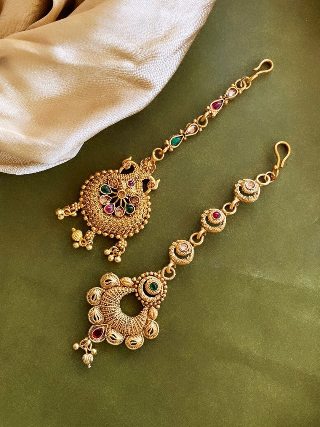 

ATIBELLE Set Of 2 Gold-Plated Stone Studded Floral Shaped Maangtikka