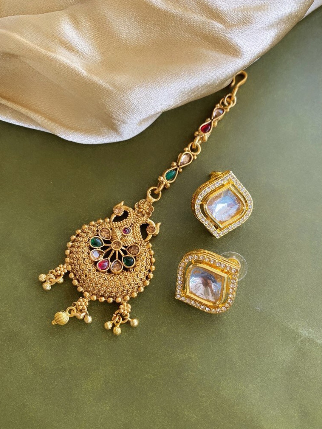 

ATIBELLE Gold Plated Kundan Studded Jewellery Set