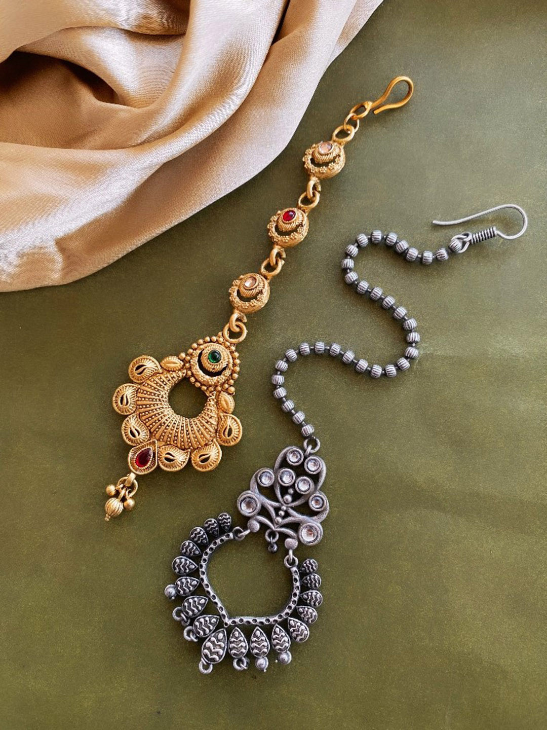 

ATIBELLE Set Of 2 Gold-Plated Stones-Studded & Beaded Maang Tika