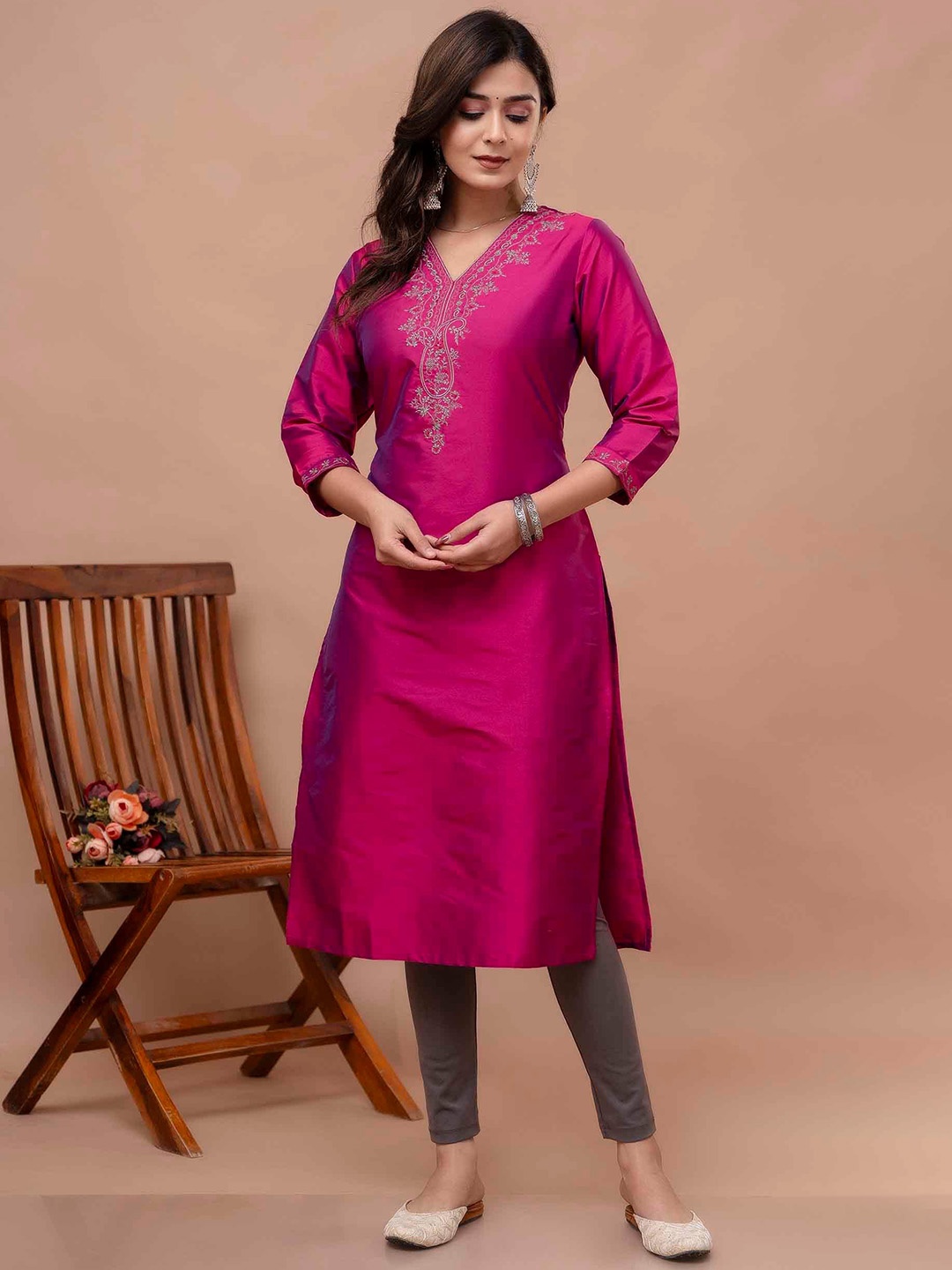 

Nehamta Embroidered V Neck Straight Kurta, Purple