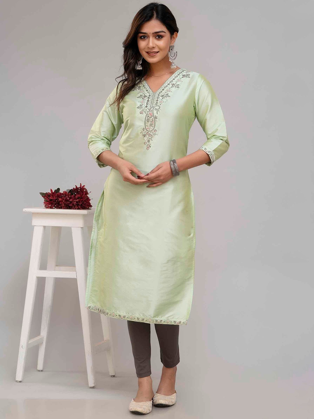 

Nehamta Embroidered Thread Work V Neck Silk Blend Straight Kurta, Green