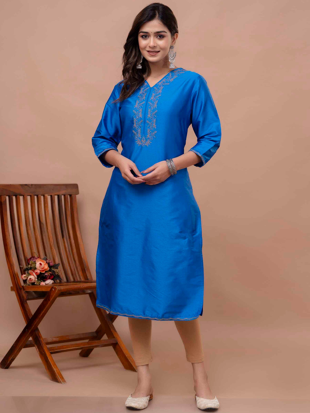 

Nehamta Embroidered Mirror Work V Neck Straight Kurta, Blue
