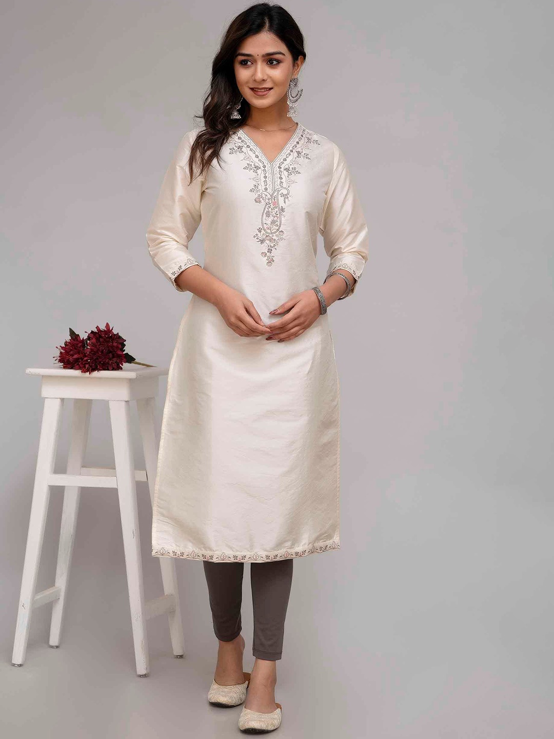 

Nehamta Embroidered V Neck Straight KurtaKurta, Off white