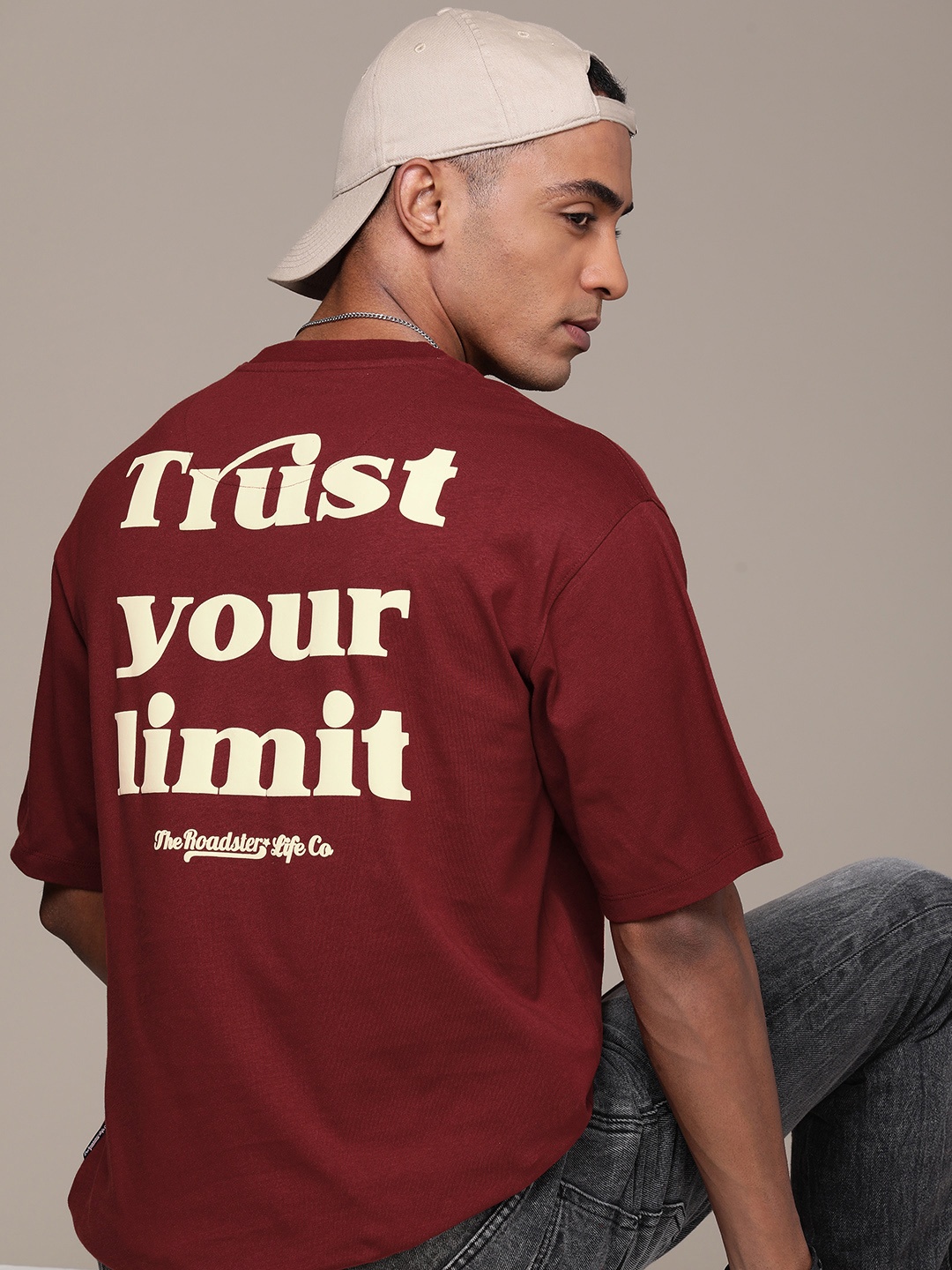 

Roadster Men Typography Printed Relaxed Fit Drop-Shoulder Sleeves Pure Cotton T-shirt, Maroon