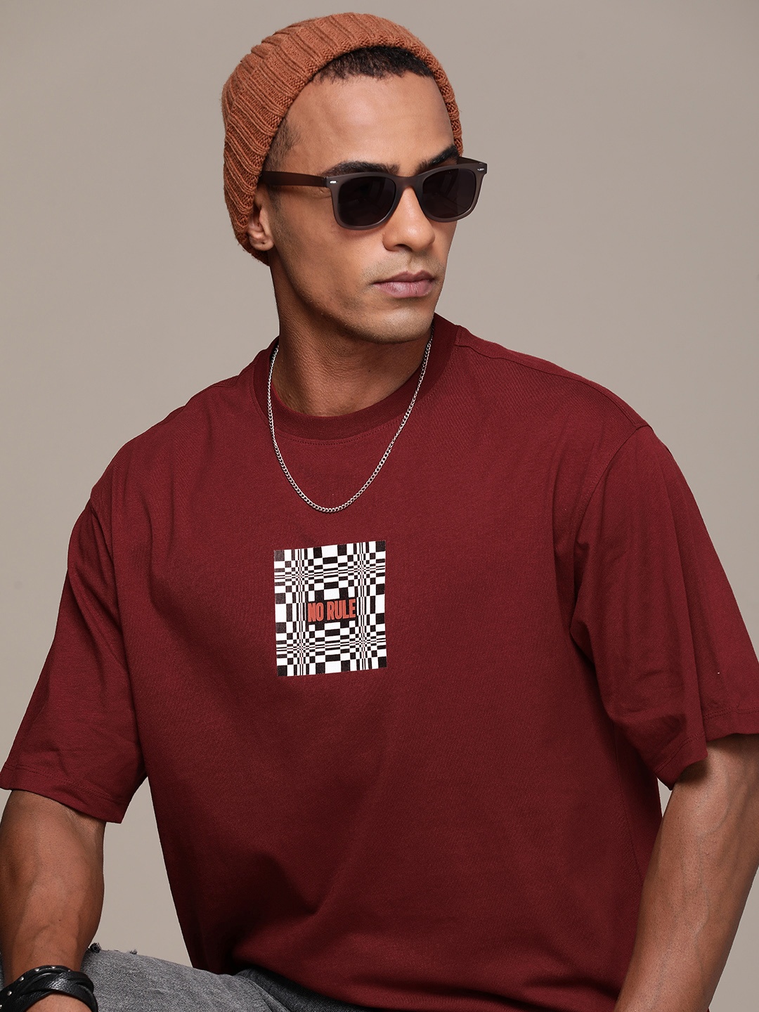 

Roadster Men Printed Relaxed Fit Drop-Shoulder Sleeves Pure Cotton T-shirt, Maroon