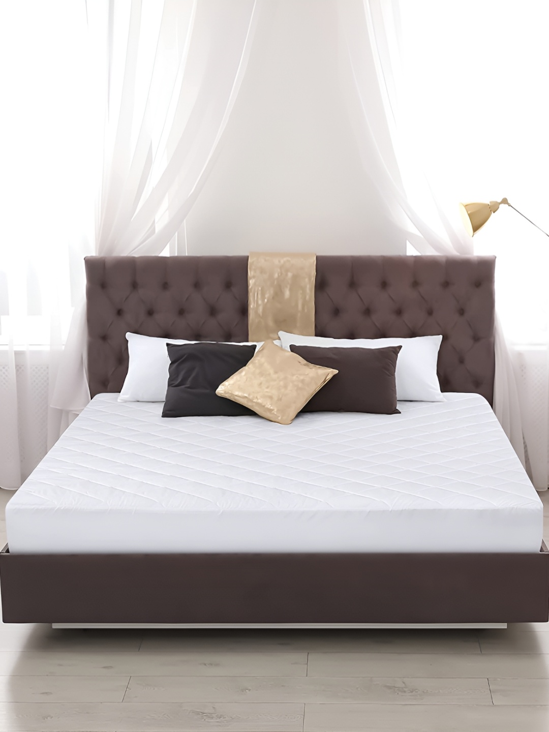 

LINENOVATION White Breathable Mattress Protector