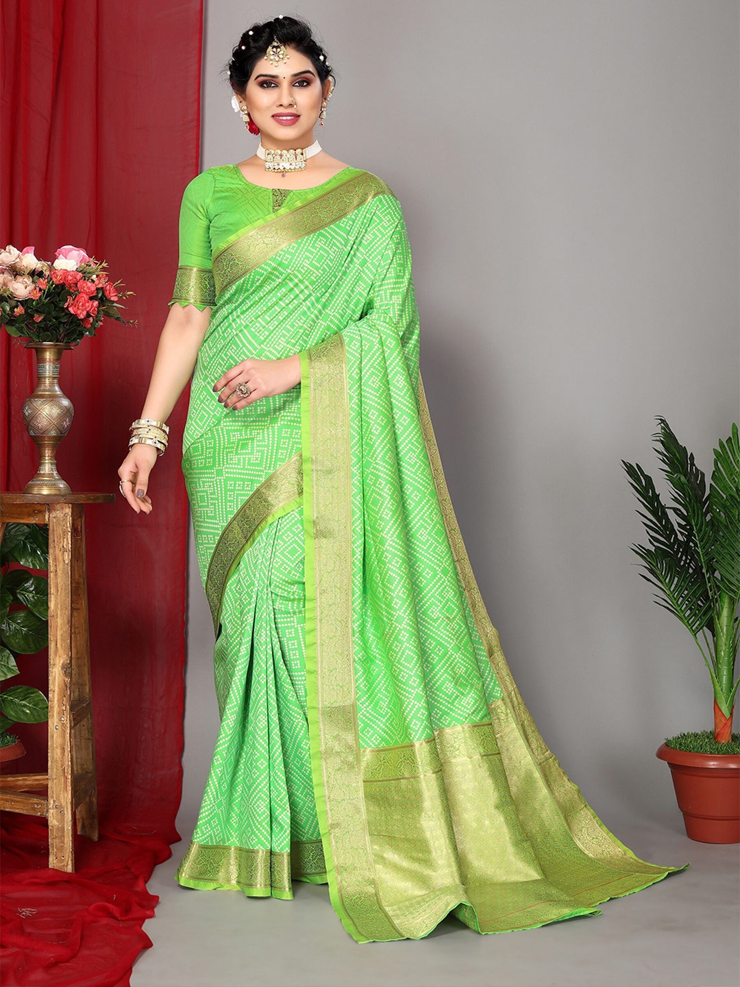

DRESSTIVE Geometric Printed Zari Banarasi Saree, Green