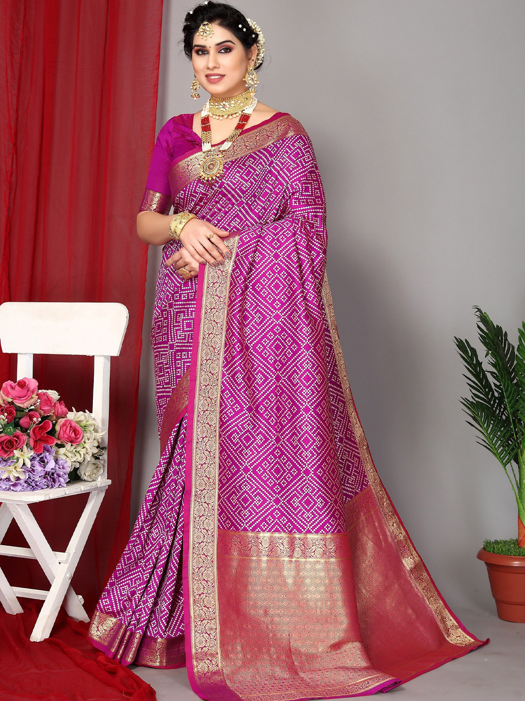 

DRESSTIVE Geometric Printed Zari Banarasi Saree, Purple