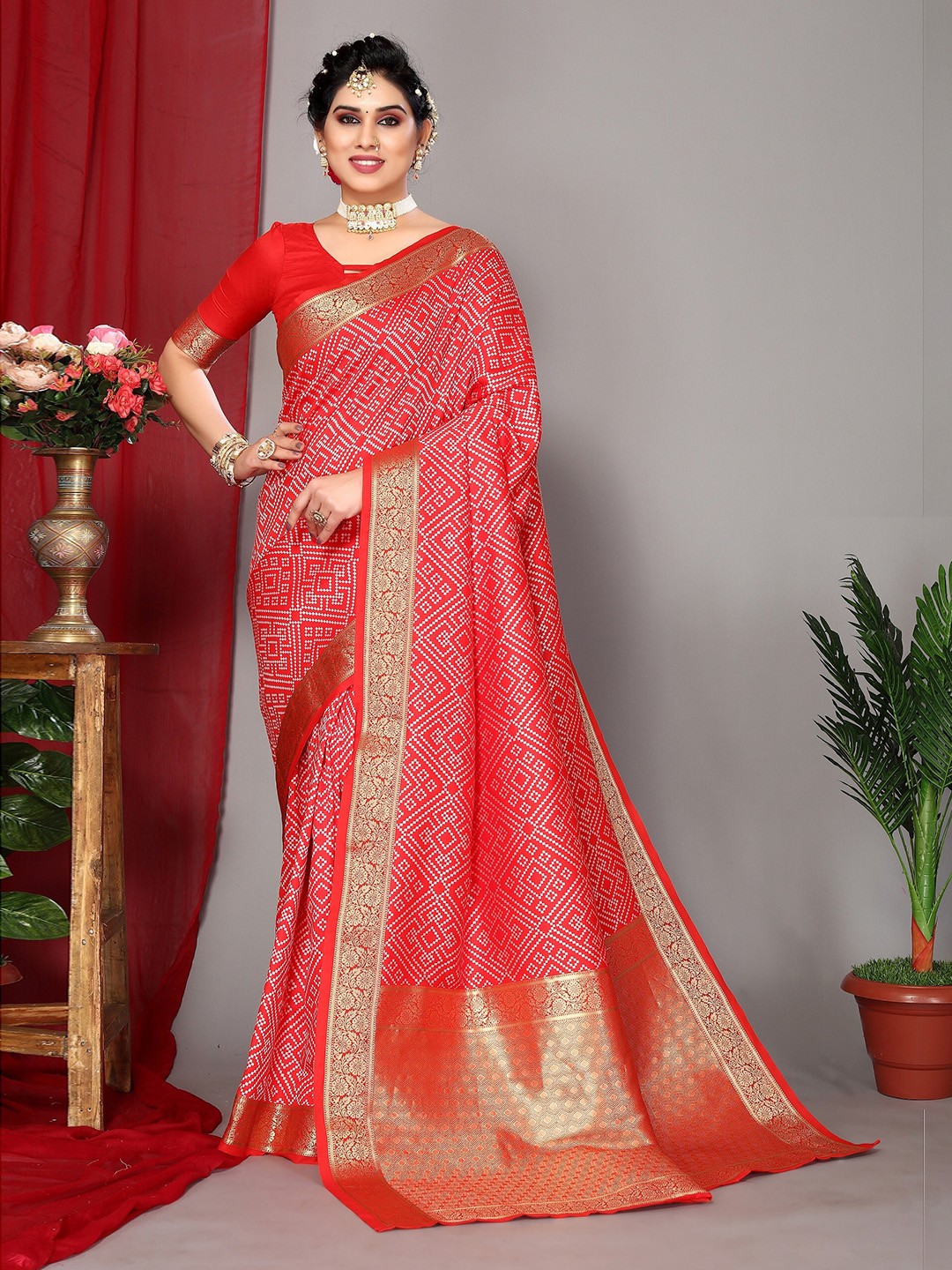 

DRESSTIVE Geometric Printed Zari Banarasi Saree, Red