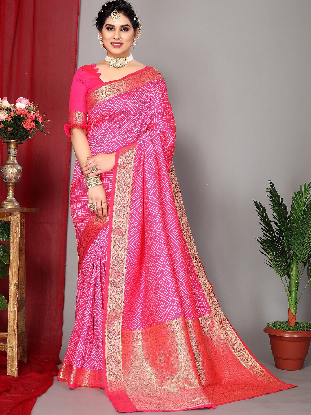 

DRESSTIVE Geometric Printed Zari Banarasi Saree, Pink